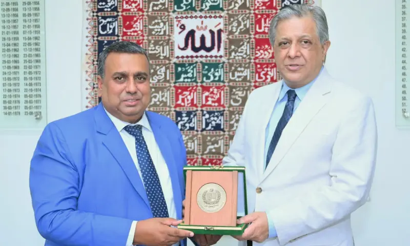 بنگلہ دیشی ہائی کمشنر محمد اقبال حسین نے اعظم نذیر تارڑ سے ملاقات کی۔ پاک بنگلہ دیش تعلقات، قانونی اصلاحات اور نظام انصاف کی ڈیجیٹلائزیشن پر گفتگو ہوئی۔
